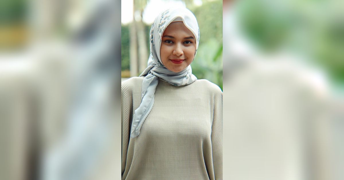 Tutorial Hijab untuk Pergi ke Pengajian Ala Indah Permatasari, Mudah dan Simpel