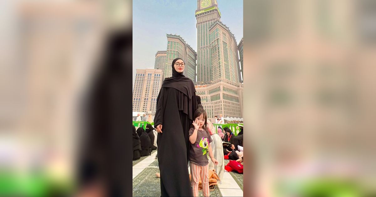 Bikin Pangling Penampilan Cantik Zaskia Gotik, Dalam Balutan Hijab Merasa Dirinya Lebih Kalem