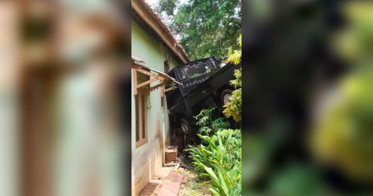Viral Mobil Tiba-Tiba Tabrak Rumah hingga Masuk Kamar, Begini Kondisinya