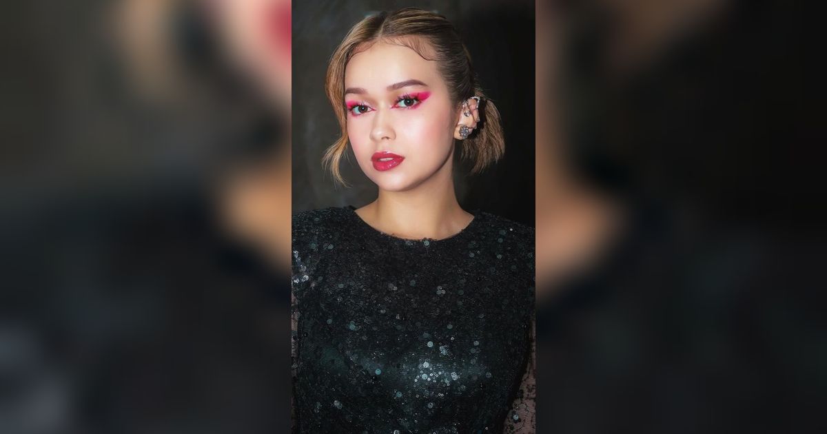 Style Memikat Rebecca Kloper dengan Gaya Festive nan Glamor