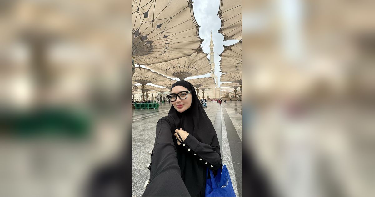 8 Gaya Artis Umrah di Bulan Ramadan 2024, Wika Salim Pakai Hijab Banjir Pujian, Super Cantik