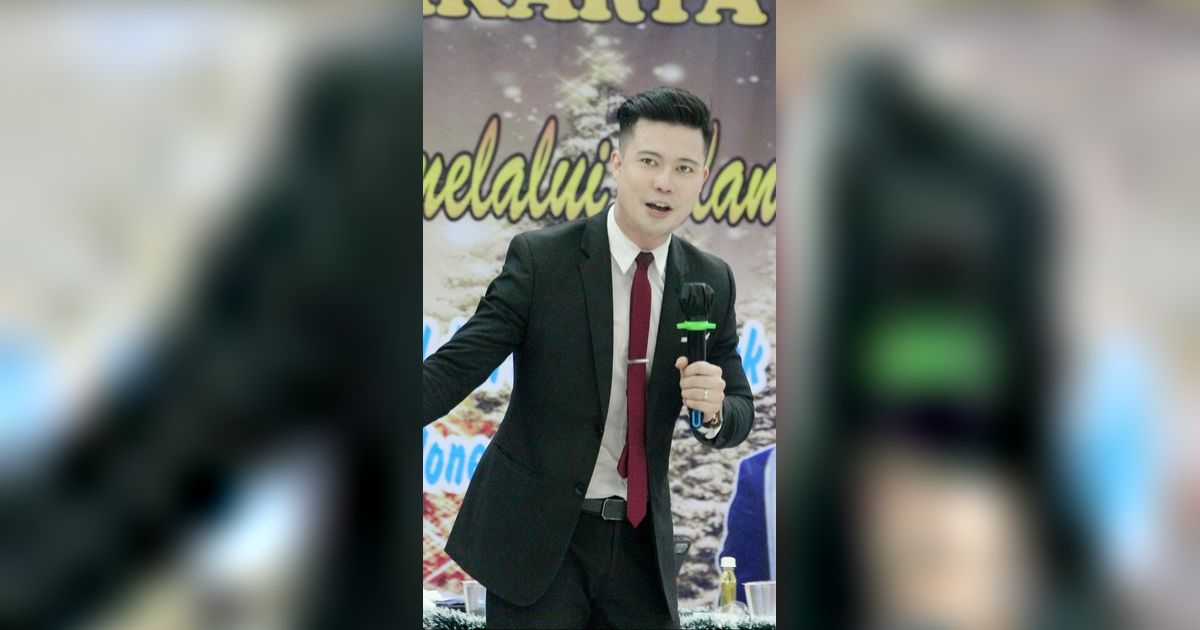 8 Potret Ganteng Pendeta Marcel, Viral Gegara Khotbah Lucu Non Muslim War Takjil