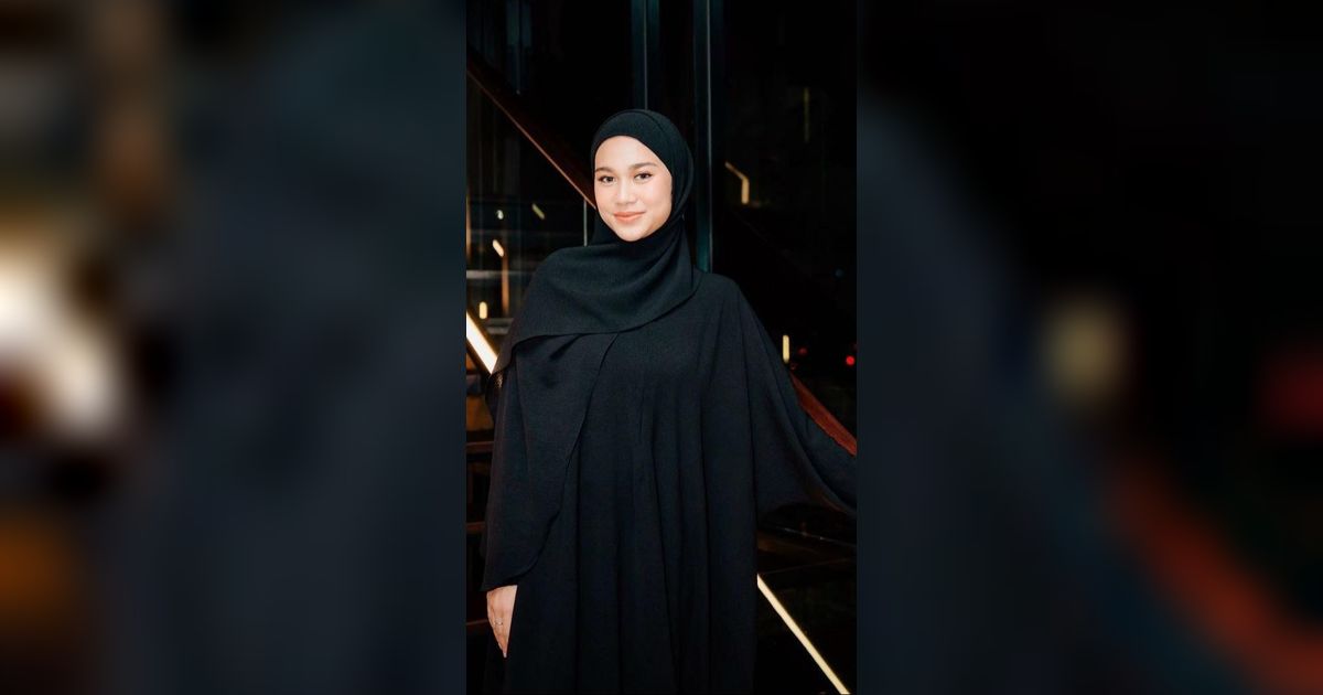 Cantiknya Azizah Salsha jadi Model Busana Muslim, Penampilannya Berhijab Disebut 'Ukhti'