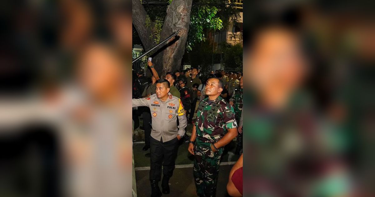 Dua Jenderal di Balik Barikade Kawat Berduri, Turun Tangan saat Pendemo Sampai Malam Aksi di KPU