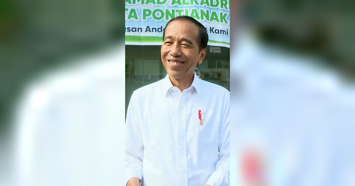 Saat Jokowi Tertawa Ketika Ditanya Jadi Ketum Golkar