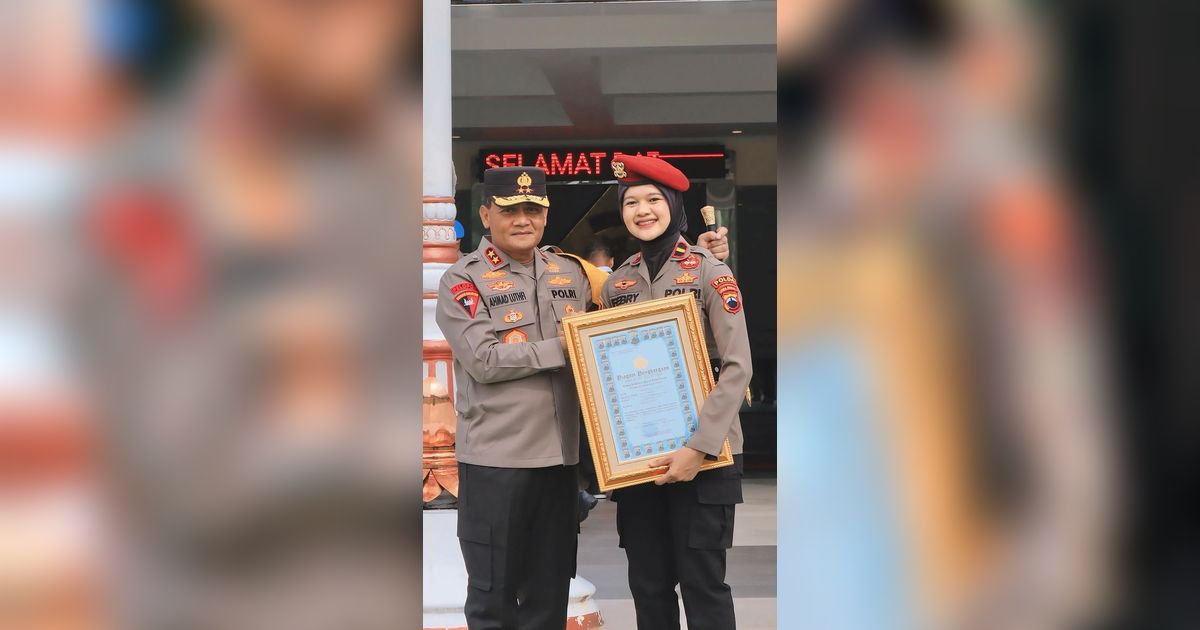 Ipda Febry Polwan Berwajah Imut Terima Penghargaan dari Jenderal Polisi, Penampilannya Berbaret Merah Disorot