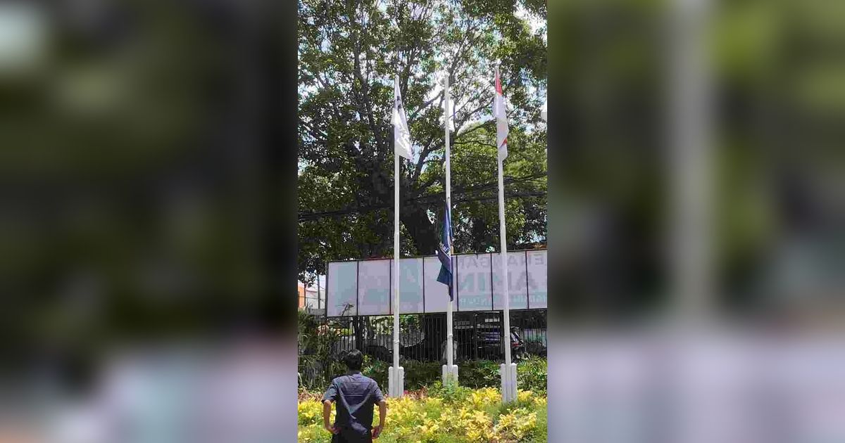 Tak Terima Sikap Surya Paloh, Relawan Turunkan Bendera NasDem di Markas Pemenangan AMIN