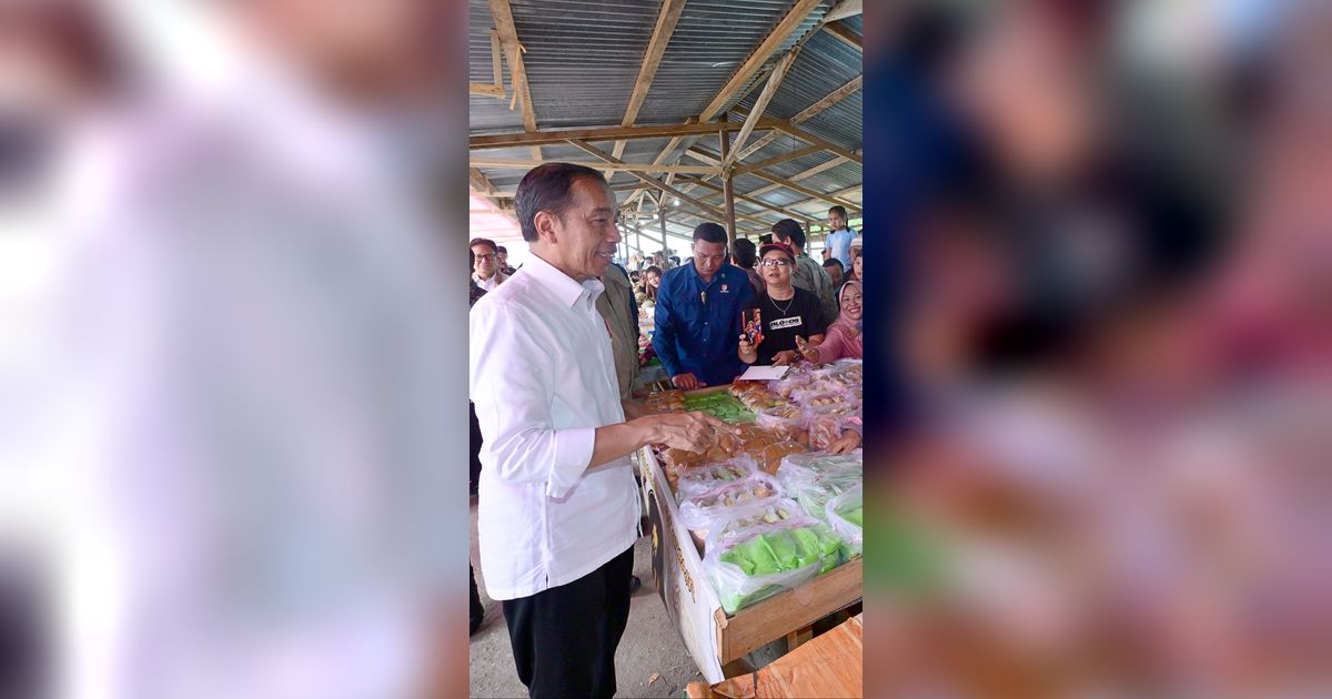 Blusukan di Pasar Sungai Ringin Sekadau, Jokowi Temukan Kenaikan Harga Bahan Pokok