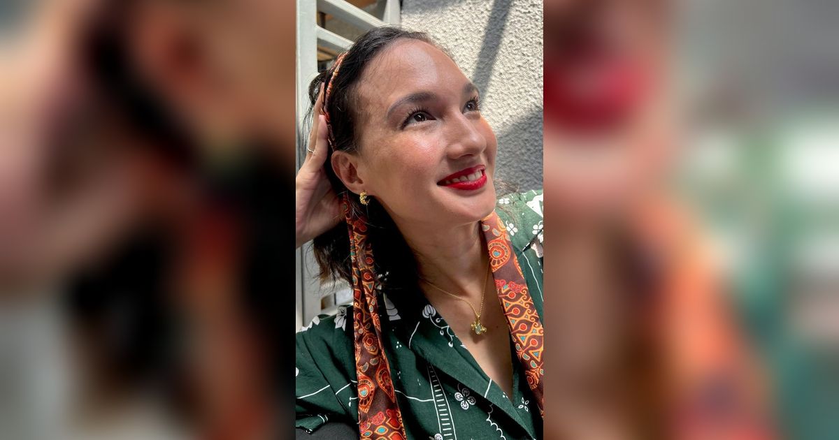 Peduli Lingkungan Rumah, Ini yang Dilakukan Nadine Chandrawinata