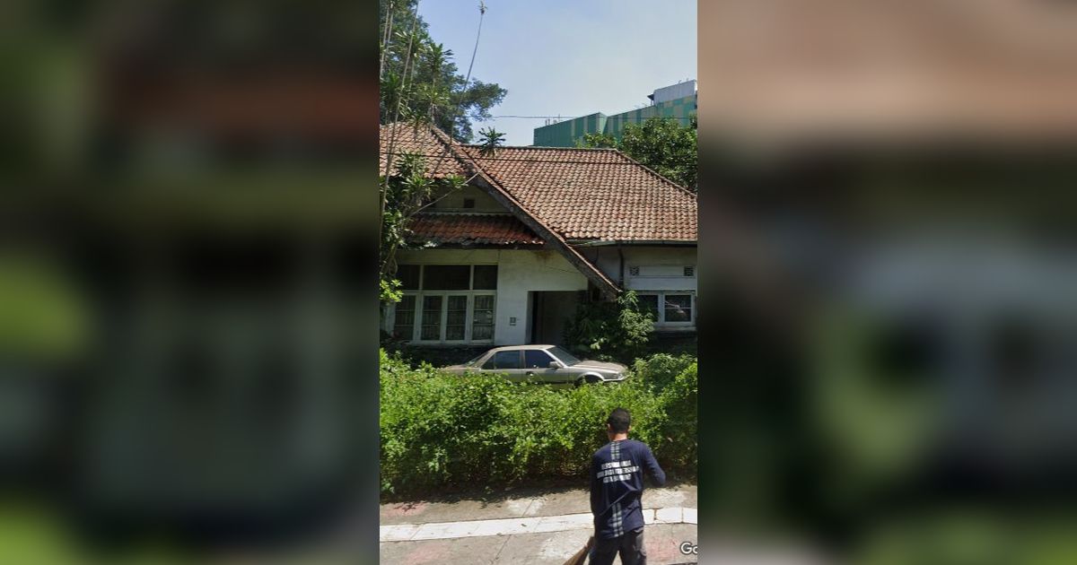 Bikin Merinding Potret Penampakan Rumah Tua Milik Dokter di Bandung dari 2014-2023, Dibiarkan Kosong dan Terbengkalai