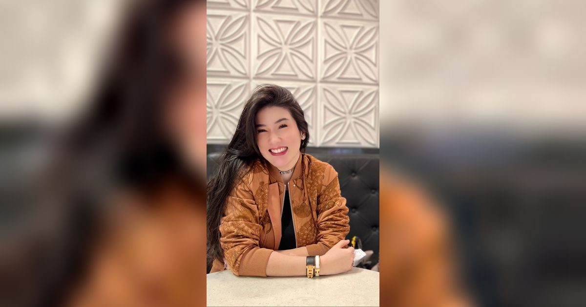 Potret Kenangan Mendiang Stevie Agnecya Bareng Sahabat, Tahun Lalu Masih Bukber Sekarang Nggak Bisa