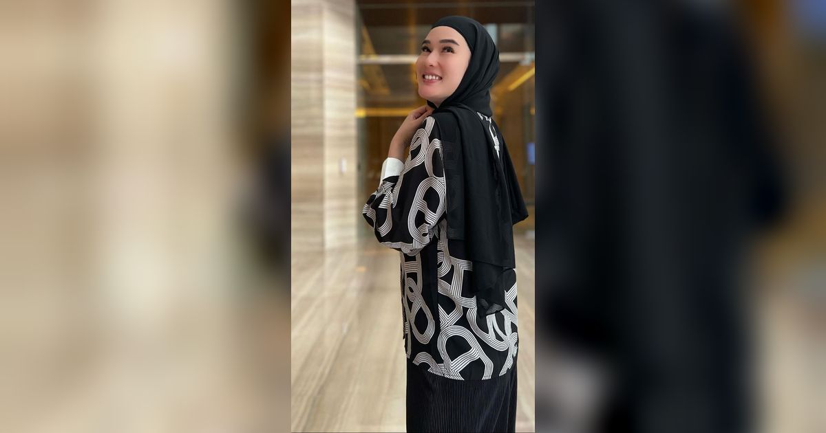 Potret Mendiang Stevie Agnecya Belajar Pakai Hijab Usai Jadi Mualaf, Paras Cantiknya Bikin Terpesona