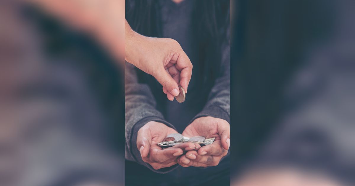 Heboh Pengemis di Kediri Wariskan Rp200 Juta, Uang Disimpan di Kotak Kaleng dan Tas