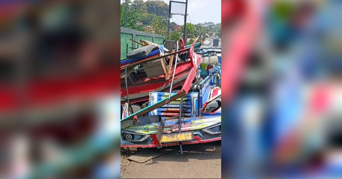 Kronologi Odong-Odong Tertabrak Truk Trailer Saat Menyeberang di Jalur Pantura Batang, 13 Penumpang Terluka