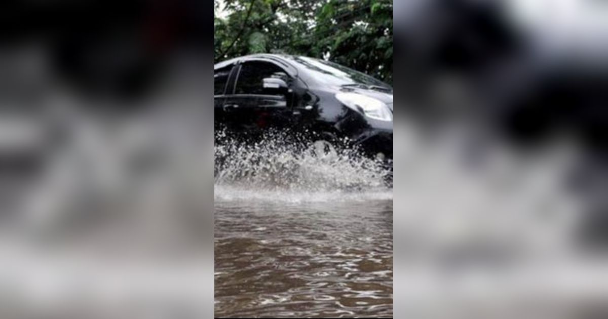 Dua Lajur Tol Menuju Bandara Soekarno Hatta Masih Terendam Banjir, Kendaraan Padat Merayap