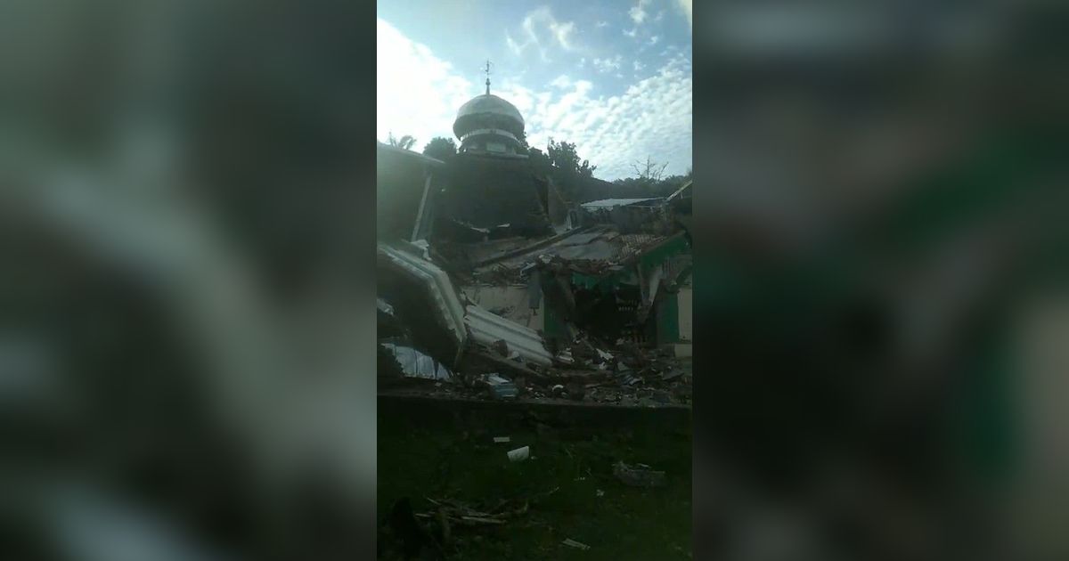 Warga Bawean Dengar Dentuman dari arah Laut saat Gempa Tuban, Rumah hingga Masjid Porak Poranda