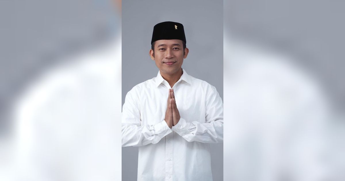 10 Potret Denny Cagur yang Terpilih Menjadi Anggota DPR RI, Banjir Ucapan Selamat dari Rekan Seleb Hingga Mendapat Sebutan 'Pak Dewan'