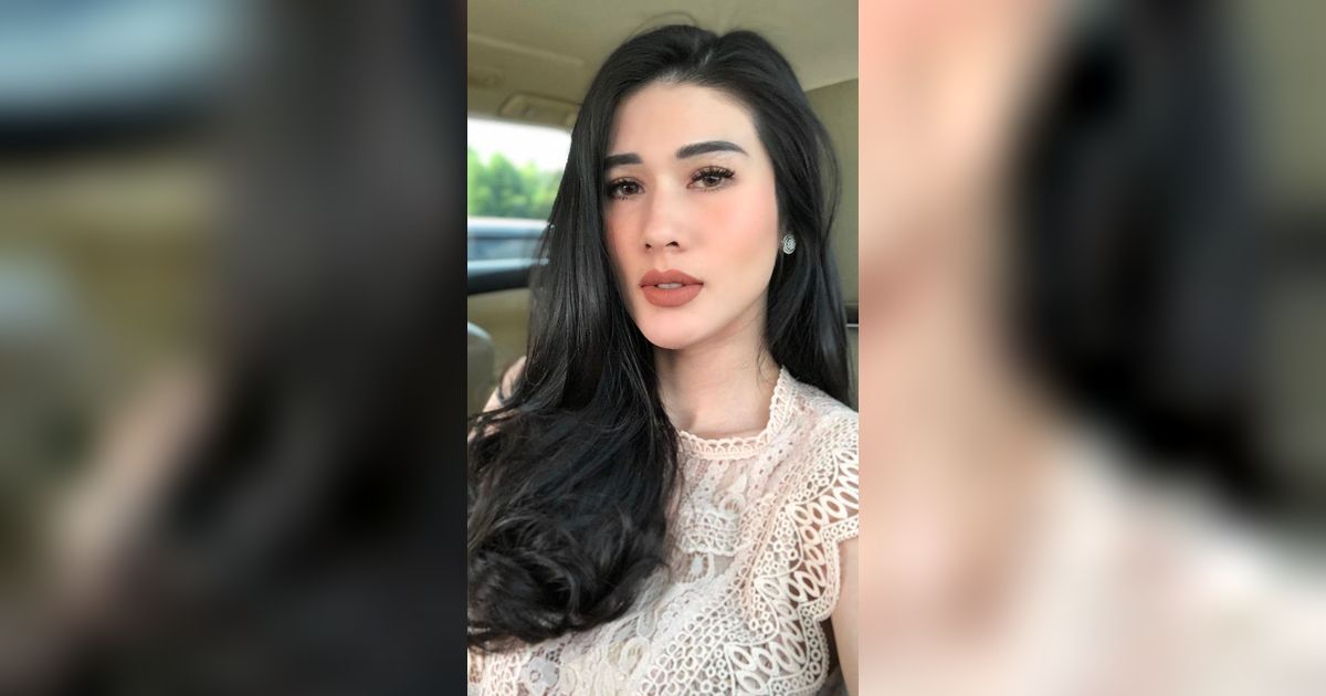 Bikin Nyesek Ucapan Dua Putra di Pemakaman Stevie Agnecya: 'Kok Rumah Barunya Pasir? Hati-hati Mami'