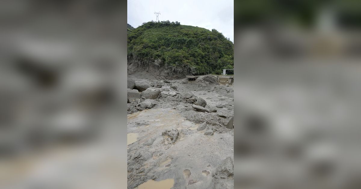 Lumpur Menyembur di Bledug Cangkring Grobogan, Terkait Gempa Tuban?