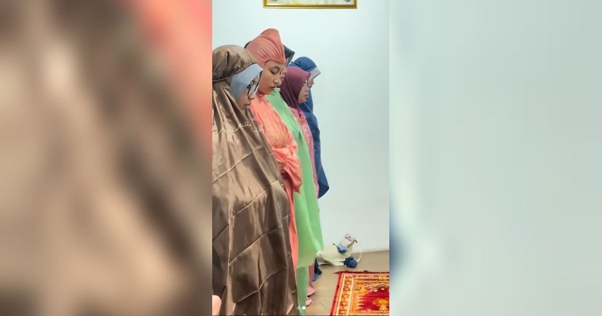 Pakai Mukena Pink Ini Jadi Mirip Patrick Star, Niat Sholat Khusyuk Auto Batal