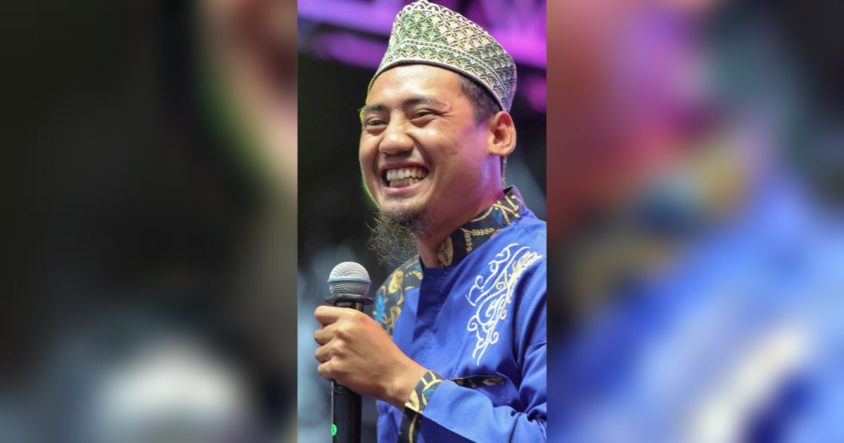 FOTO: Ustaz Abiazkakia Kultum di KapanLagi Buka Bareng BRI Festival 2024, 10.000 Penonton Khidmat Dengar Ceramahnya