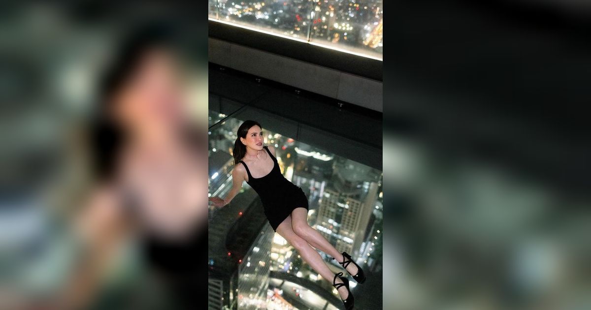 Potret 'Hot Mom' Shandy Aulia Hangout Bareng Bestie di Bangkok, Tampil Pakai Dress Ketat Hitam Kece Berkelas