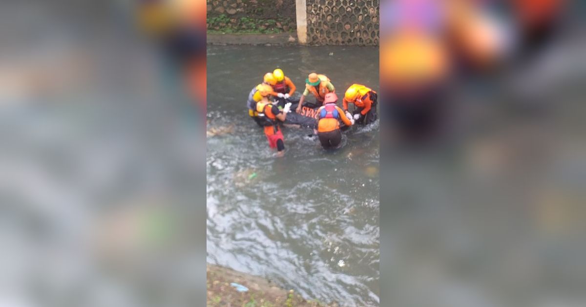 Dua Anak Hanyut saat Berenang di Kali Mampang, Ditemukan Meninggal Dunia