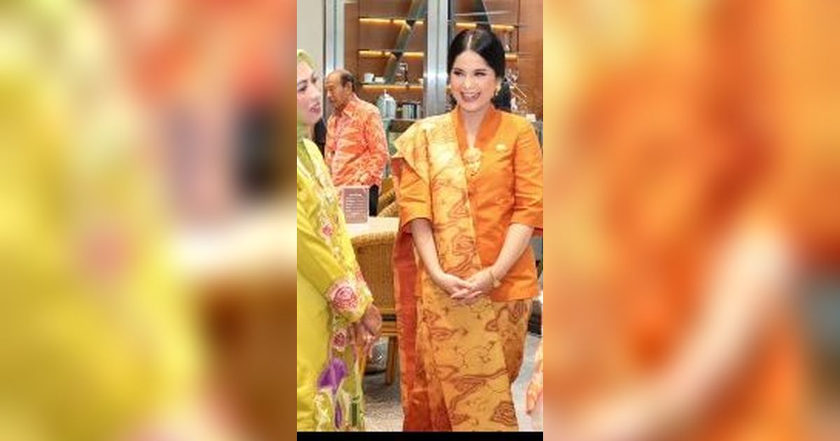 Kini jadi Ibu Menteri, Gaya Elegan Annisa Pohan Dampingi Iriana Jokowi Belanja UMKM, Penampilannya jadi Sorotan