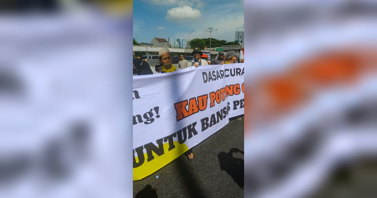VIDEO: Momen Panas Massa Pro dan Kontra Hak Angket Bentrok Ricuh Demo di DPR
