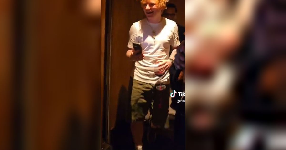 Viral Momen Wanita Karaokean Lagu Ed Sheeran Tiba-tiba Didatangi Artisnya Langsung, Heboh Nyanyi Bareng