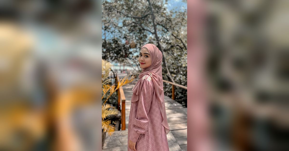 Merinding! Ria Ricis Berenang di Laut Bareng Ikan Hiu Paus