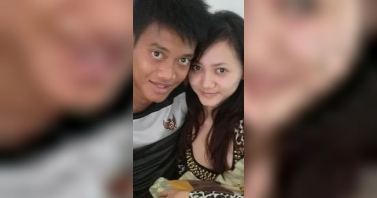 10 Potret Istri Cantik Kurnia Mega Eks Kiper Timnas, Dulu Model Kini Jualan Emping Karena Suami Sakit