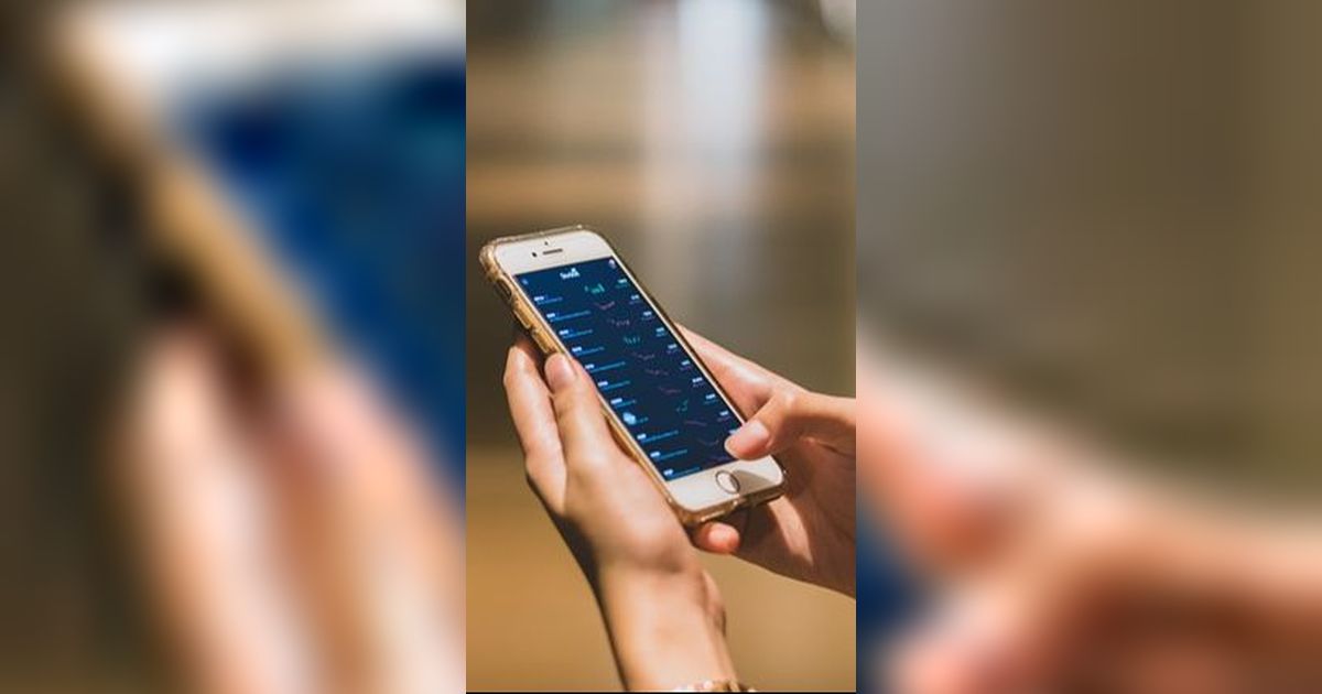 Bukan Dimasukkan Beras, Ini Tips Mengeringkan HP Android dan iPhone yang Basah dengan Benar