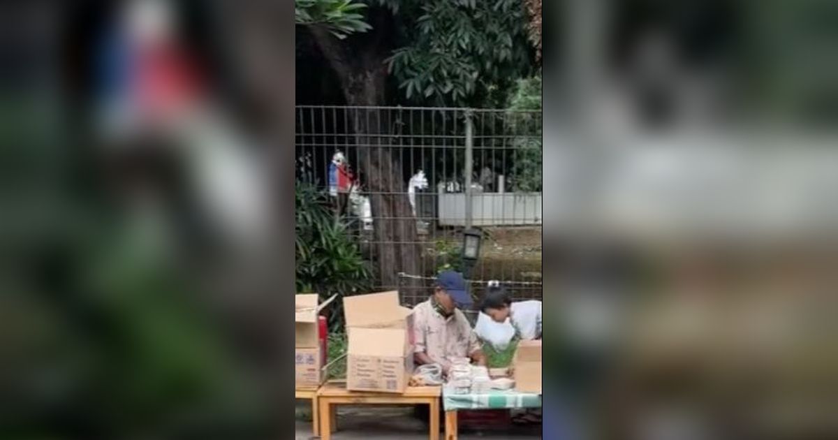 Viral Momen Bocah Jualan Ditemani Sang Kakek, Bahagia saat Dagangannya Diborong