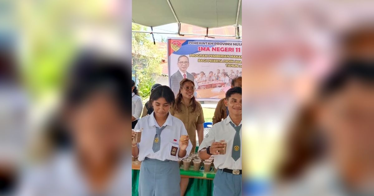 Pelajar SMA 11 Kupang Terima Makan Siang Gratis, Ini Menunya