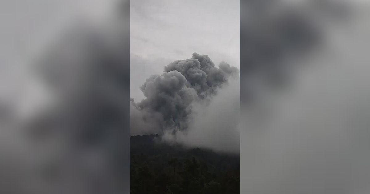 Gunung Merapi Keluarkan 7 Kali Awan Panas Guguran dalam 30 Menit