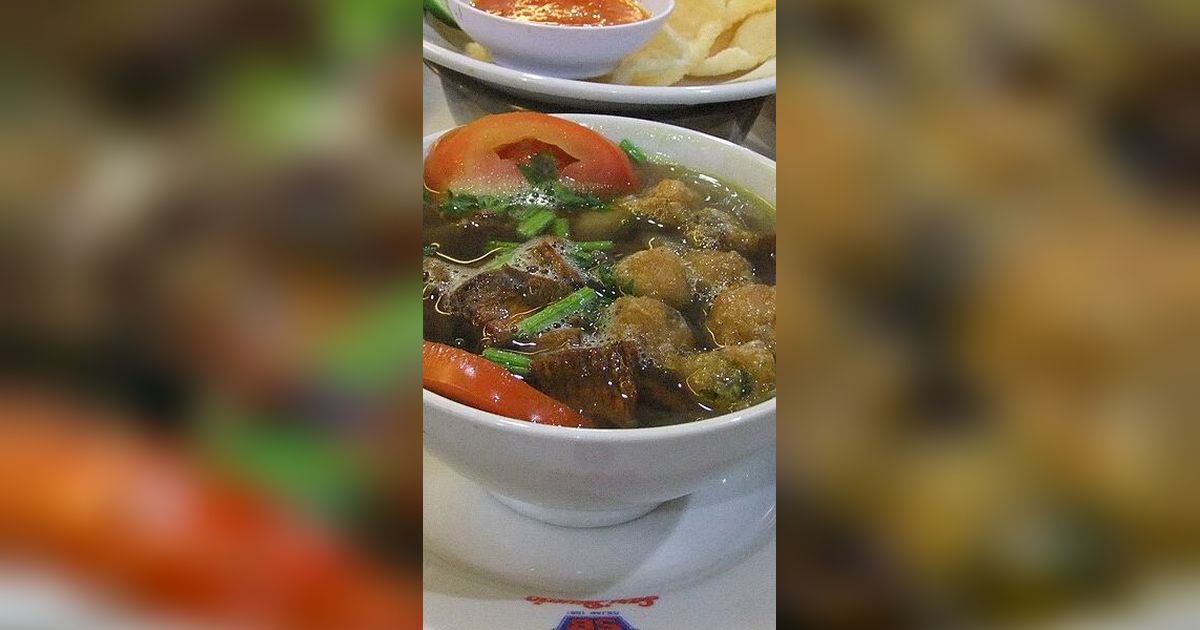 Mencicipi Soto Padang, Semangkuk Hangatnya Kuah dengan Irisan Daging yang Menggoyang Lidah