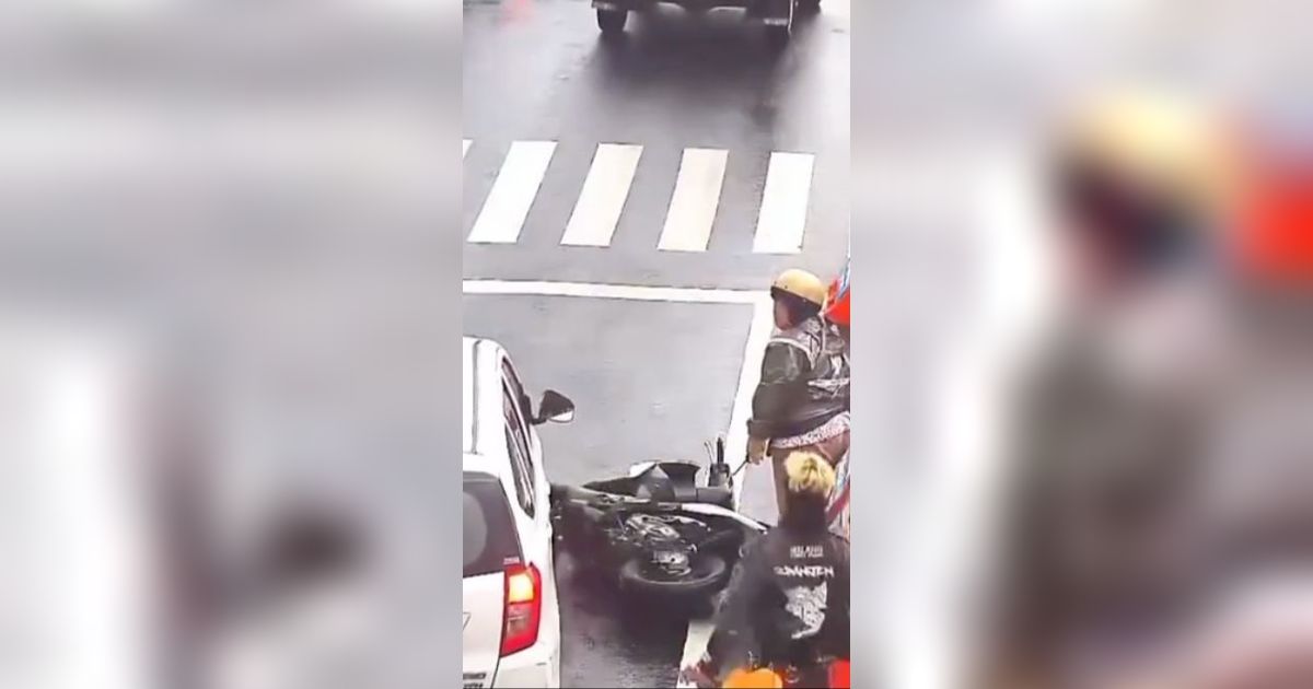 Viral Momen Anak Punk Bantu Ibu-Ibu yang Jatuh Tertabrak Mobil, Aksinya Curi Perhatian