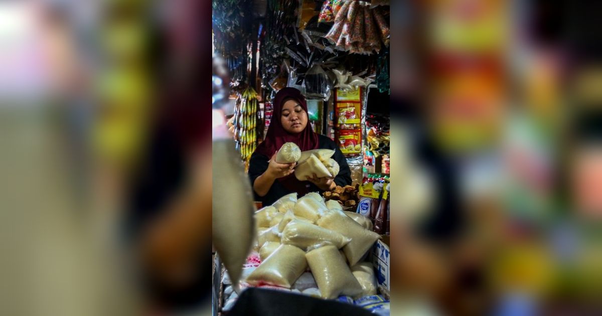 FOTO: Menjelang Bulan Suci Ramadan, Harga Bahan Kebutuhan Pokok di Pasar Tradisional Naik