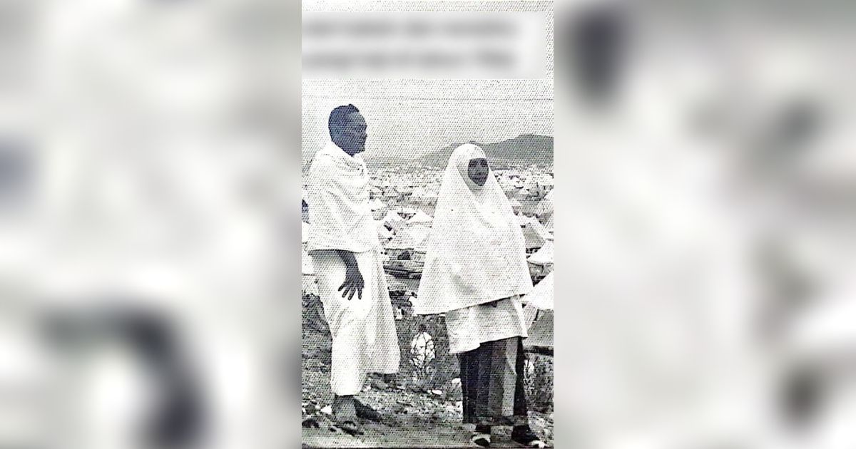 Potret Suami Istri Naik Haji Tahun 1966 Naik Kapal Laut, Salfok Sama Baju Saat Pemberangkatan Beda Banget dengan Sekarang