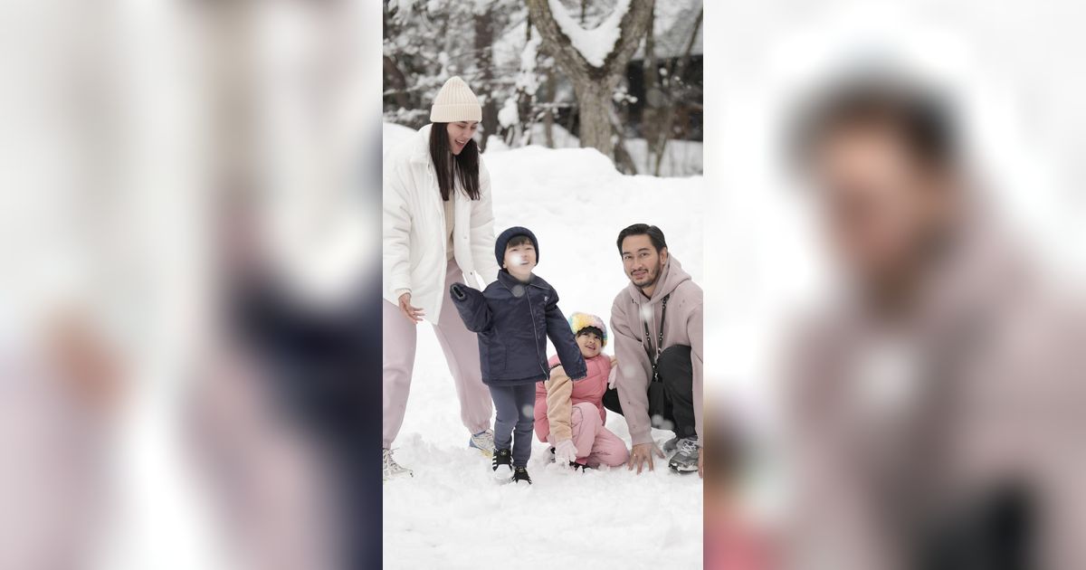 10 Potret Lucu 'Si Kembar' Zayn dan Zunaira Main Salju di Jepang, Syahnaz 'Bayiku Udah Gede'