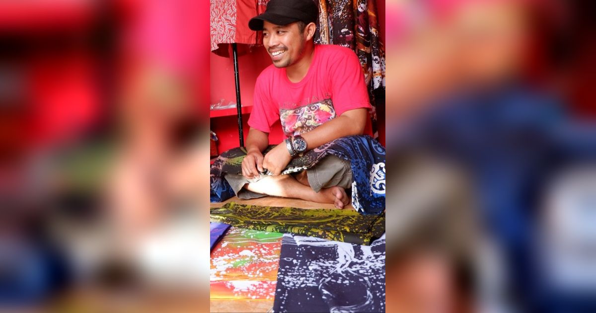 Kisah Ali Kembangkan Usaha Batik Hingga Mejeng di New York Fashion Week