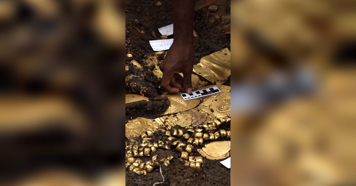 Tumpukan Artefak dari Emas yang Tak Ternilai Harganya Ditemukan di Makam Kuno Berusia 1300 Tahun