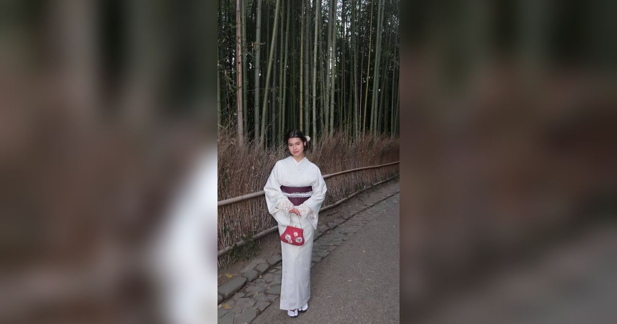 Cantiknya Maria Theodore Pacar Jefri Nichol Pakai Kimono saat di Jepang, Anggun dan Senyumnya Manis