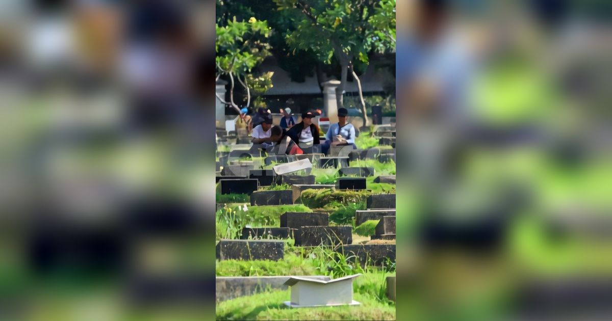 Warga Makan Bersama di Area Makam, Ini Keunikan Tradisi Ngunjung untuk Sambut Ramadan Khas Indramayu