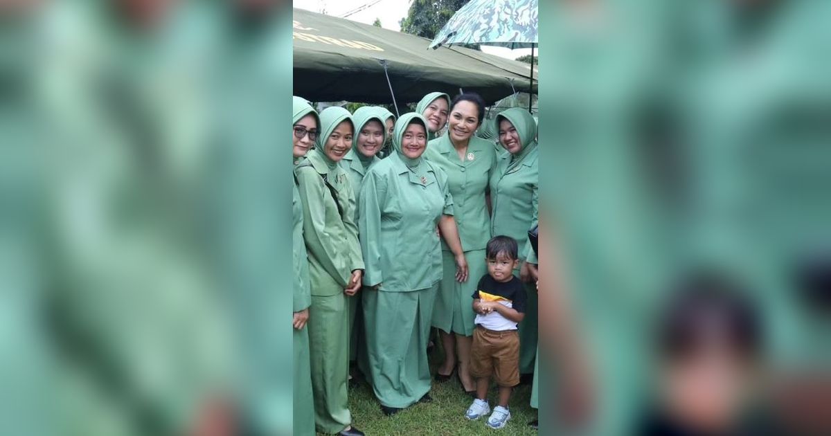 Kehebohan Ibu-Ibu Persit Kedatangan Istri Kasad, Rebutan Selfie Bareng Sosok Perempuan Panutan di TNI AD