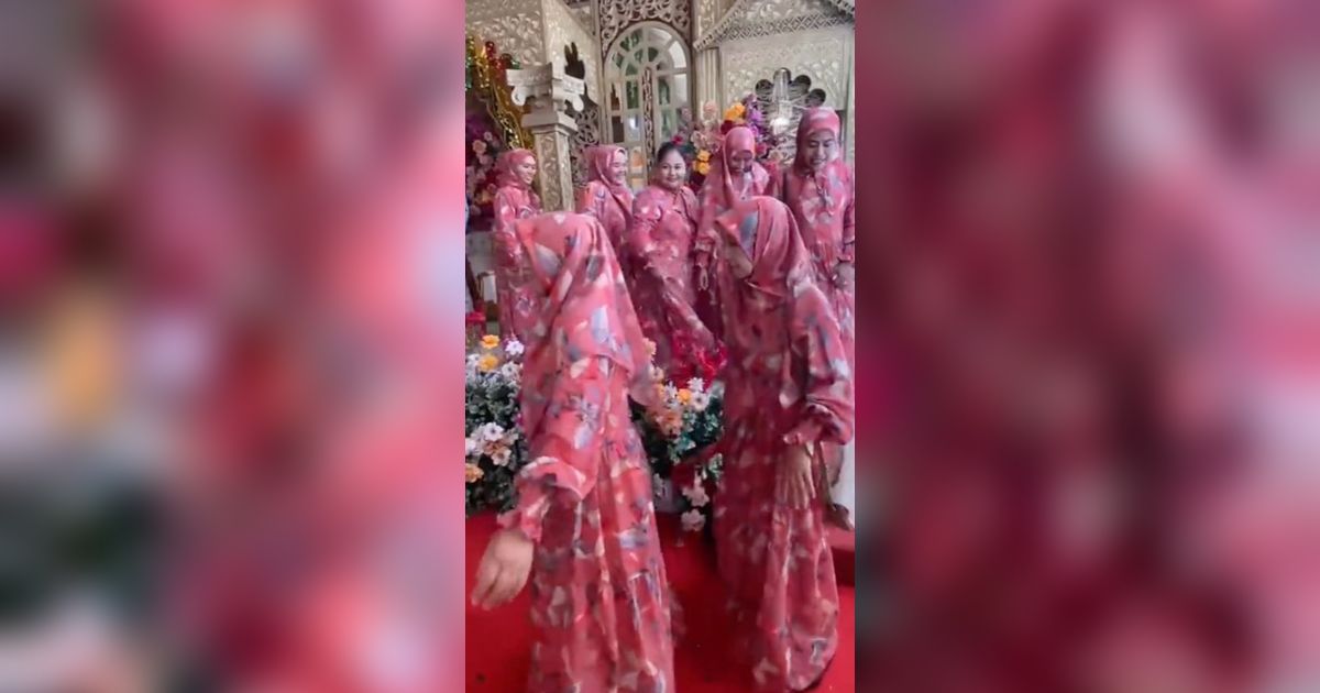 Viral Rombongan Emak-Emak Datang ke Acara Pernikahan, Baju Merah Muda Menyala Curi Perhatian