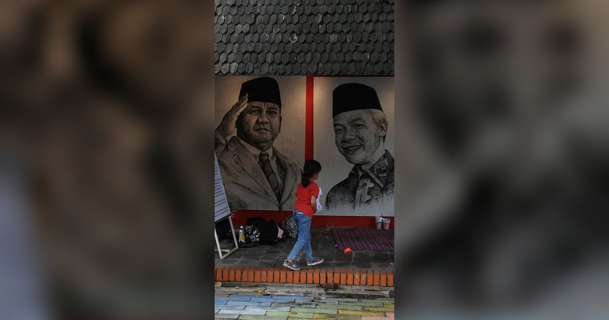 FOTO: Pasar Seni Ancol Pajang Lukisan Hitam Putih Pasangan Calon Presiden 2024 Jelang Pengumuman Hasil Rekapitulasi Suara KPU RI