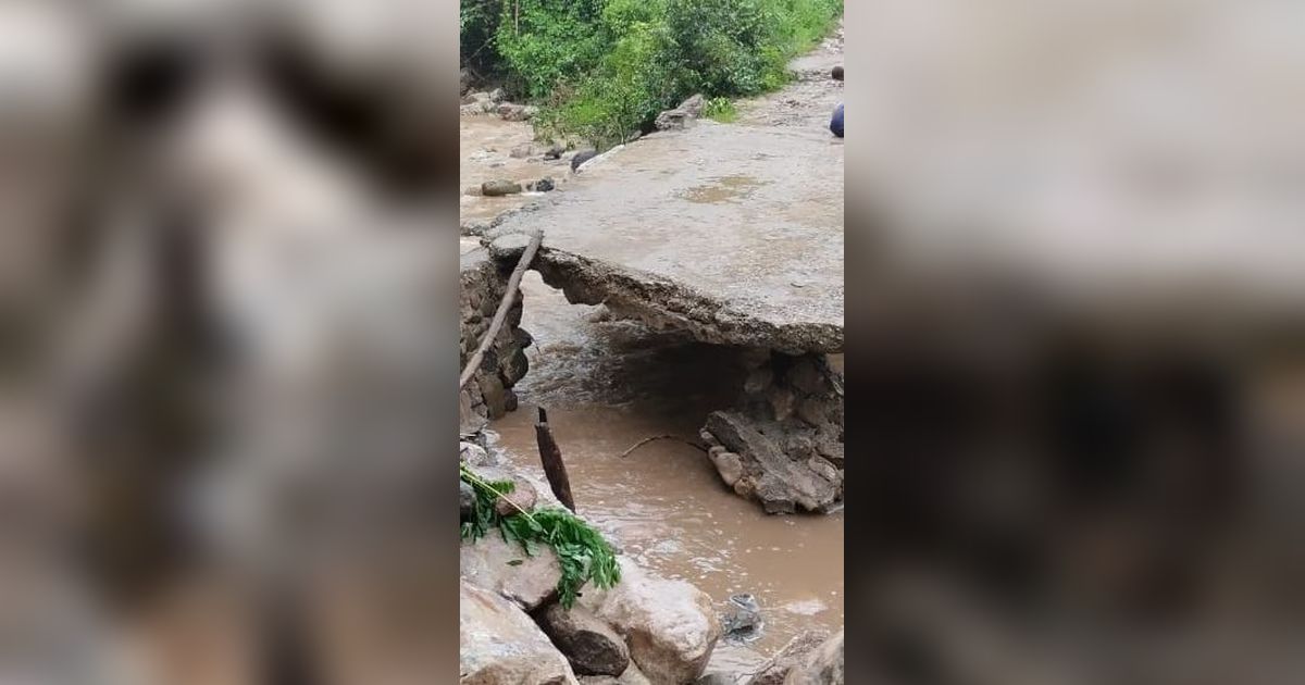 Jembatan di Amfoang Putus Akibat Banjir, Akses Lumpuh Total