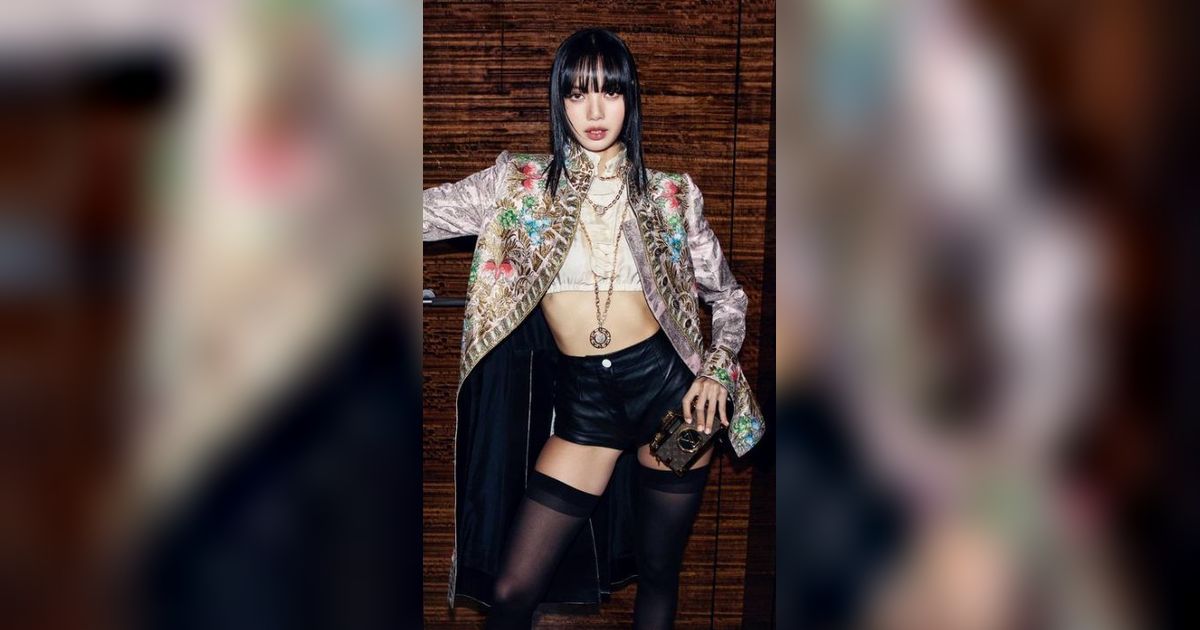 Menyala! Potret Lisa Blackpink Tumpuk 2 Kalung yang Total  Nilainya Rp5 Miliar